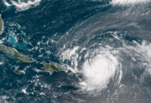 El huracán Erin se intensificó rápidamente hasta convertirse en categoría 5, con vientos sostenidos de 256 km/h.