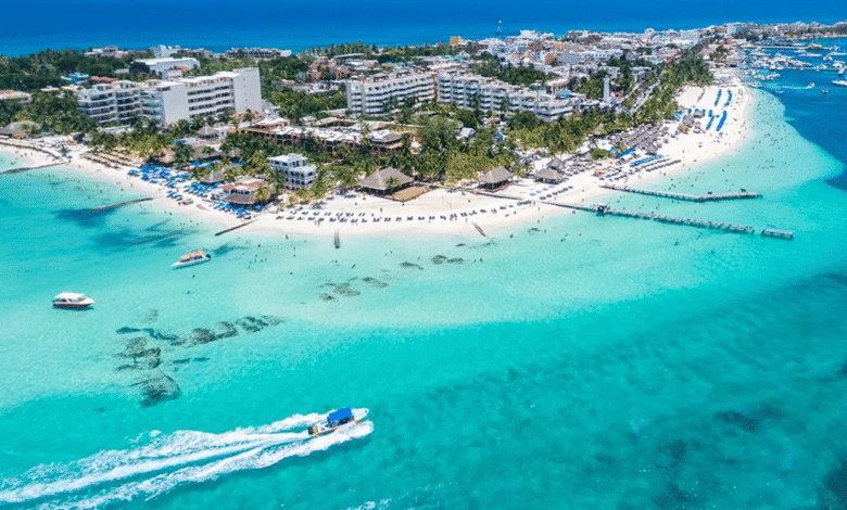 Más allá de sus aguas turquesa y sus playas de postal, Isla Mujeres guarda tesoros ocultos y experiencias únicas que la convierten en uno de los destinos más encantadores del Caribe mexicano.