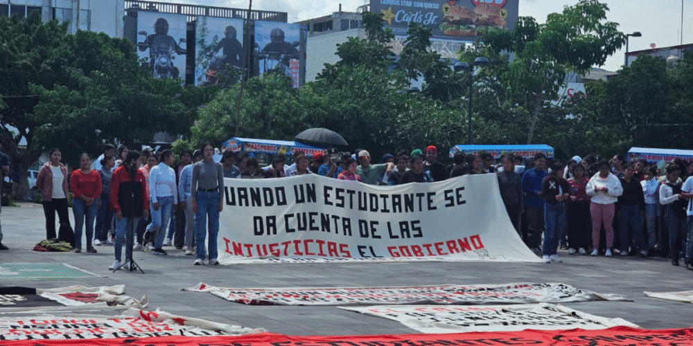 Normalistas de Tuxtla Gutiérrez se manifiestan
