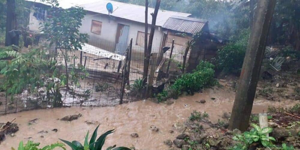 Más estragos por lluvias, comunidades aisladas
