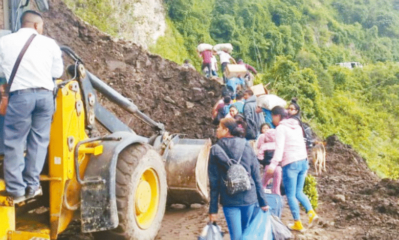 Más estragos por lluvias, comunidades aisladas