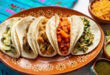 Tacos de guisado Platillos en una tortilla para las Fiestas Patrias