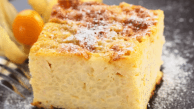 Aprende a preparar un pastel de arroz suave y aromático, perfecto para acompañar el café o compartir en reuniones familiares.