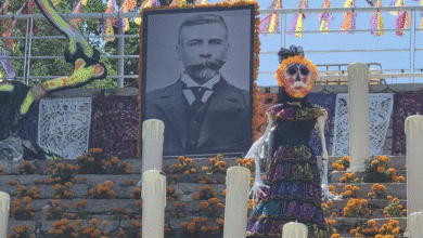 Altar en Parque Morelos rinde homenaje a escritores y líderes históricos de Chiapas