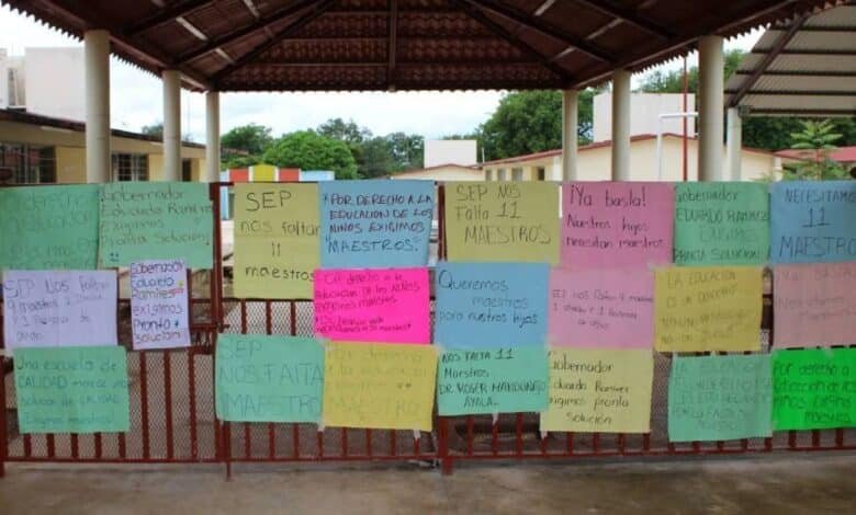 En Frontera Corozal, la falta de maestros deja sin clases a cientos de alumnos en riesgo de perder el ciclo escolar