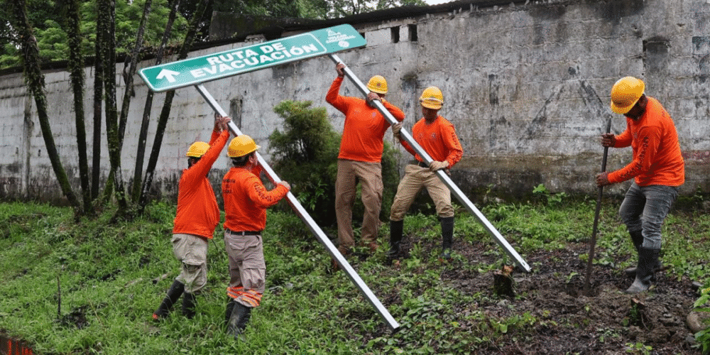 Instalan 13 rutas de evacuación en el volcán Chichonal como parte del plan de gestión de riesgos