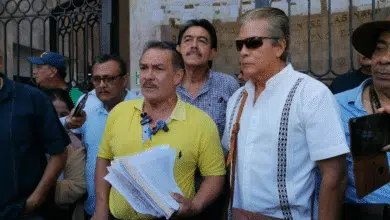 Jubilados y pensionados exigen pago completo de retroactivos frente al Congreso del Estado