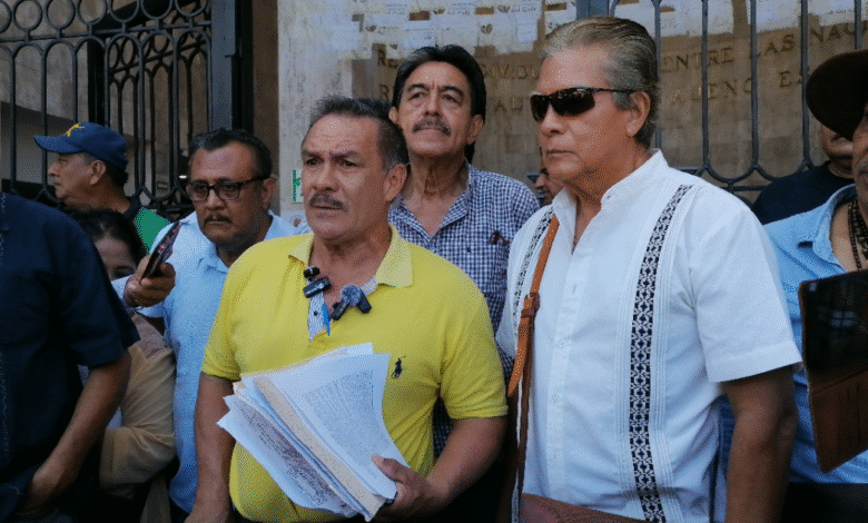 Jubilados y pensionados exigen pago completo de retroactivos frente al Congreso del Estado