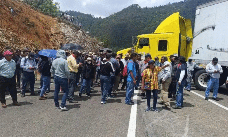 Magisterio se moviliza, cerrarán carreteras
