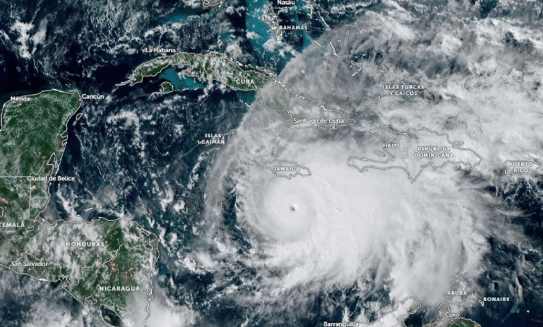 El huracán Melissa alcanzó la temida categoría 5, la máxima en la escala Saffir-Simpson, y se dirige directamente hacia Jamaica, donde se espera que impacte con fuerza devastadora la mañana de este martes 28 de octubre de 2025.