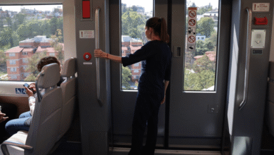 Sheinbaum anuncia que el tren México-Toluca comenzará operaciones completas en enero de 2026La presidenta Claudia Sheinbaum supervisa el tramo del tren México-Toluca que estará en operación completa a partir de enero de 2026, mejorando la movilidad en la zona metropolitana.