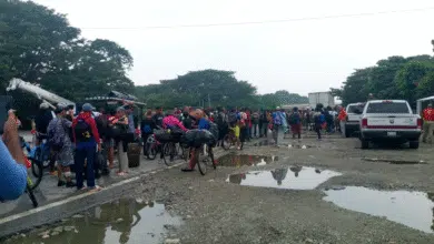Siguen caminando hacia Tonalá más de 300 migrantes