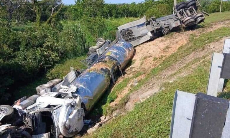 Vuelca pipa con combustible en tramo Pijijiapan–Tonalá; autoridades resguardan la zona