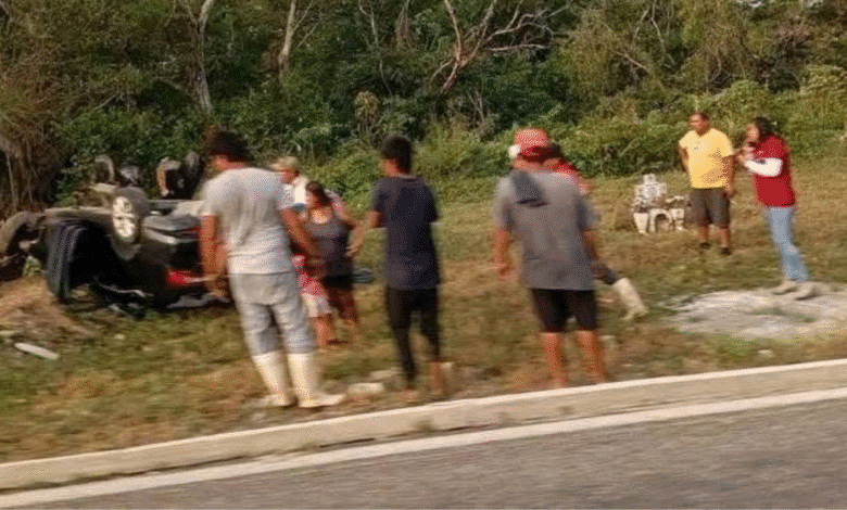 Cuatro lesionados y una persona fallecida en accidente vehicular en el tramo Pijijiapan–Arriaga