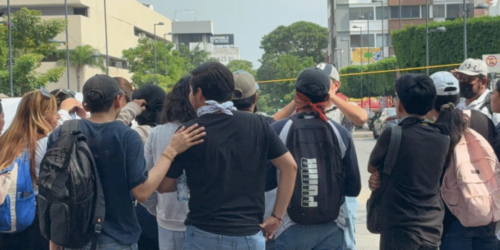 Egresados de telesecundaria exigen asignación de plazas tras cinco meses de retraso