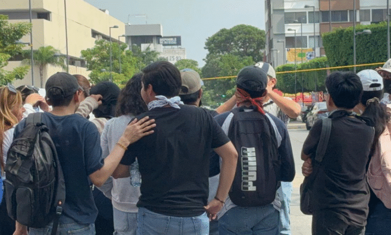 Egresados de telesecundaria exigen asignación de plazas tras cinco meses de retraso