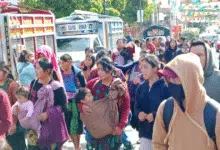 Familias desplazadas mantienen plantón indefinido; Gobierno asegura no tener recursos para justicia