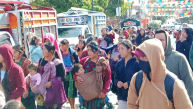 Familias desplazadas mantienen plantón indefinido; Gobierno asegura no tener recursos para justicia
