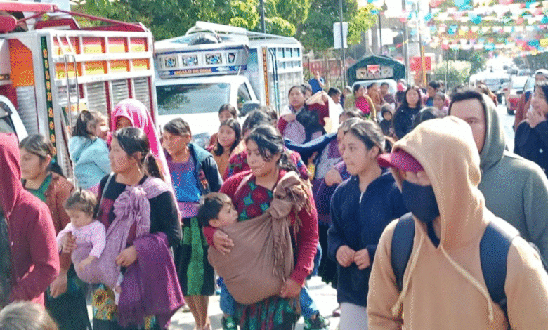 Familias desplazadas mantienen plantón indefinido; Gobierno asegura no tener recursos para justicia