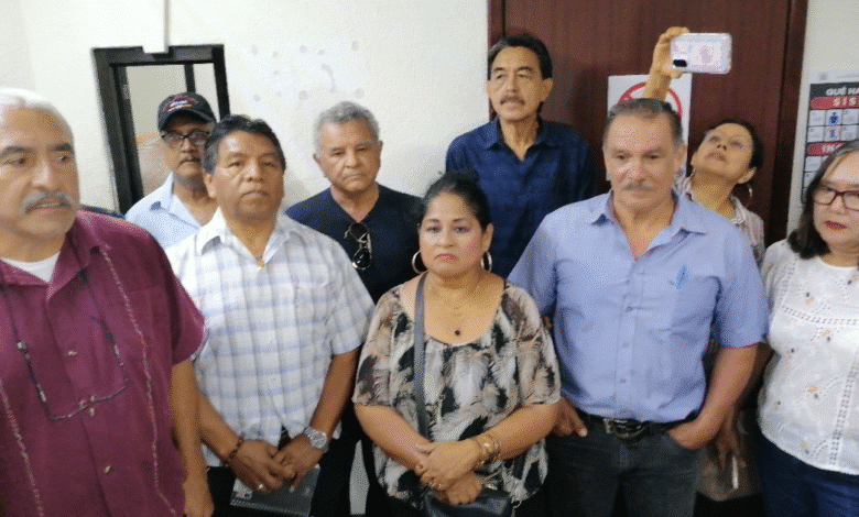 Jubilados denuncian falta de atención y evasivas por parte del director del ISSTECH