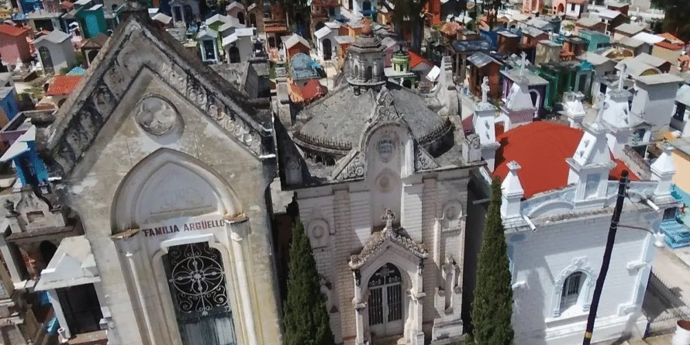 Más de 40 mil visitantes celebran el Día de Muertos en San Cristóbal con saldo blanco