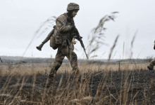 El jefe del Estado Mayor de Ucrania, Oleksandr Syrskyi, informó que las fuerzas rusas capturaron tres asentamientos en la región de Zaporiyia, tras intensos combates y la retirada ucraniana en al menos cinco localidades cercanas.