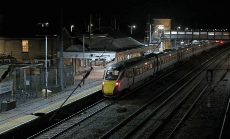 Varias personas resultaron apuñaladas en un tren de pasajeros que cubría la ruta Doncaster-London King’s Cross, obligando a una parada de emergencia en la estación de Huntingdon, Cambridgeshire.
