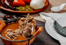 En Puebla hay un platillo delicioso, con mucha historia, suma dedicación y que sólo se encuentra entre los meses de octubre y noviembre en la ciudad: el Mole de Caderas