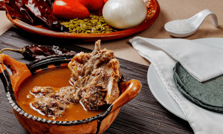 En Puebla hay un platillo delicioso, con mucha historia, suma dedicación y que sólo se encuentra entre los meses de octubre y noviembre en la ciudad: el Mole de Caderas