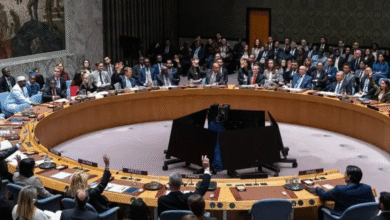 Una resolución presentada por Estados Unidos en el Consejo de Seguridad de la ONU obtuvo luz verde, marcando un respaldo clave a una propuesta que busca la desmilitarización de Gaza y una transición hacia la reconstrucción, aunque enfrenta fuertes críticas por parte del grupo gobernante en el territorio.