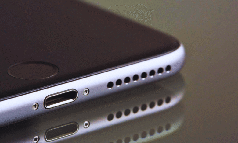 Cómo limpiar el altavoz del celular sin dañarlo