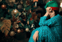 Diciembre y la tristeza navideña: el fenómeno del holiday blues que explica por qué lloramos más (Foto depositphotos)