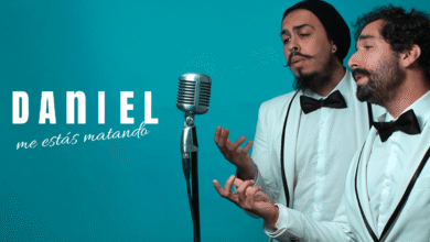 Daniel, Me Estás Matando se ha consolidado como una de las propuestas musicales más originales y exitosas de la escena contemporánea en México y Latinoamérica por su capacidad de revivir el bolero clásico al presentarlo con una estética fresca, emotiva y moderna que ellos mismos denominan “boleroglam”.