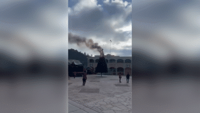 Se incendia árbol navideño en plaza central de Navenchauc, Zinacantán