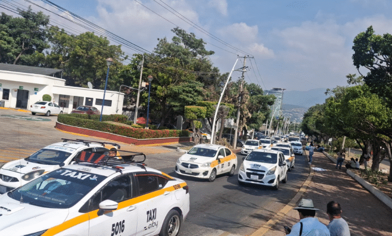 Taxistas marcharon en Tuxtla para exigir regulación a las plataformas digitales