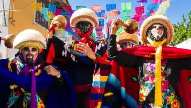 Parachicos de Chiapa de Corzo: costos del atuendo tradicional