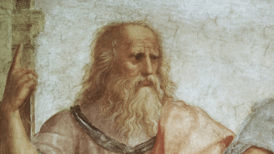 Platón (c. 427–347 a. C.) fue un filósofo griego, alumno de Sócrates y maestro de Aristóteles, cuya obra sentó las bases de la filosofía occidental, con una ideología especial sobre la vida y el amor que ha trascendido en el lenguaje universal contemporáneo.