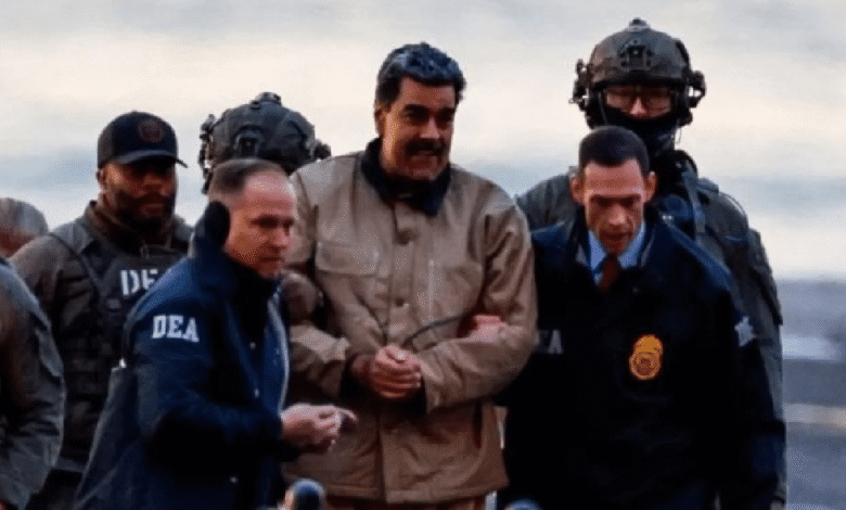 Nicolás Maduro, presidente depuesto de Venezuela, llegó este lunes a un tribunal federal en Nueva York para enfrentar su primera audiencia judicial, luego de ser detenido por fuerzas de Estados Unidos en un operativo ejecutado el fin de semana en la capital venezolana.