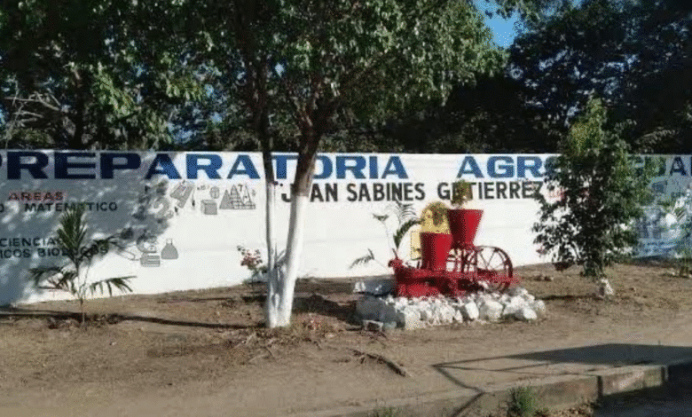 Adolescente da a luz en baño de la escuela
