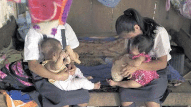 Adolescente da a luz en baños de la escuela