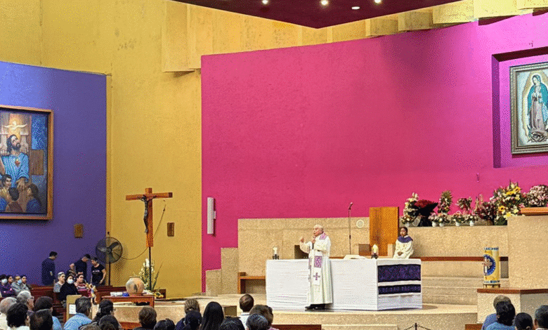 Chiapanecos acuden a la imposición de cenizas