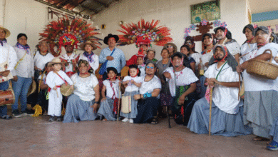 Danzantes zoques realizan el baile del carnaval