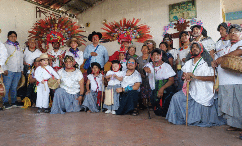 Danzantes zoques realizan el baile del carnaval