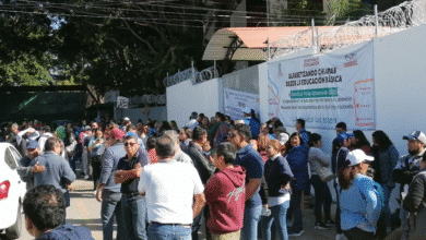 Docentes se manifiestan ante la falta de pagos