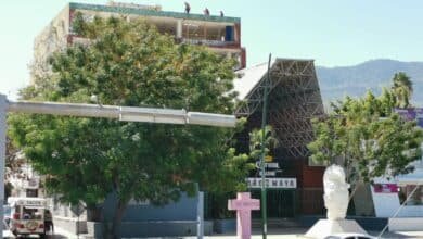 Inicia demolición del edificio de la Plaza de las Instituciones