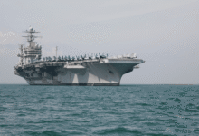 Estados Unidos ordenó el despliegue de un segundo portaaviones en Oriente Medio para fortalecer su presencia estratégica frente a Irán, en un contexto marcado por negociaciones diplomáticas y advertencias cruzadas sobre el programa nuclear iraní.