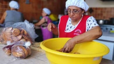 Un plato de comida calientita para los más necesitados