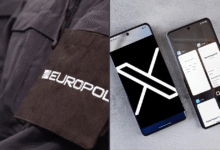 La justicia francesa dio un paso significativo este martes en la investigación contra la plataforma X, propiedad de Elon Musk, al allanar sus oficinas en Francia y citar al empresario a declarar en abril como parte de una causa que se ha extendido desde principios de 2025 por presuntas irregularidades en el funcionamiento de la red social.