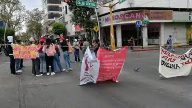 Exigen plazas docentes