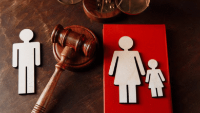 Hombre marcha en el 8M con lema feminista y expareja lo acusa de no pagar pensión alimenticia (1)